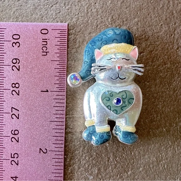 Vintage Kenneth Cole Cat Brooch Wearing Hat, Booties & Heart Enameled Crystal - Picture 11 of 13